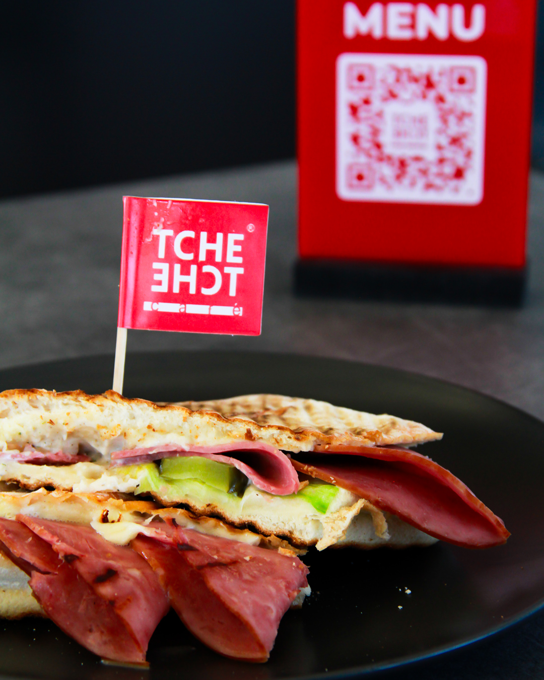 Vibrant Atmosphere and Dining Experience Tche Tche Cafe Amman